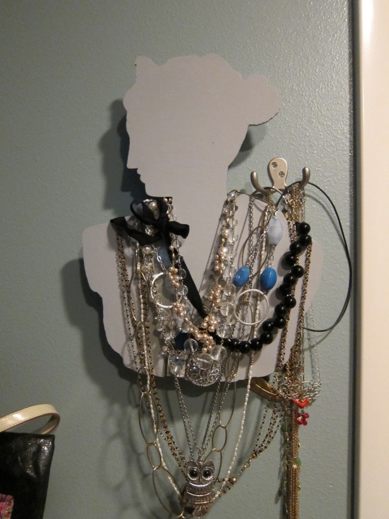 necklace holder